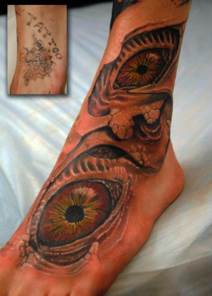 Tatuagem Pé Olho Cobertura por Mai Tattoo