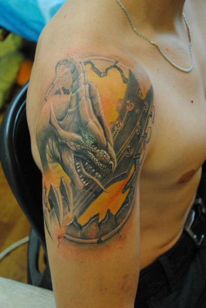 Tatuaggio Spalla Fantasy Mostri di Mai Tattoo