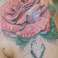 tatuaggio Spalla Realistici Rose Inchiostro Bianco di Mai Tattoo