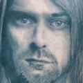tatuaje Brazo Realista Kurt Cobain por Corpus Del Ars