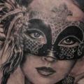 Porträt Masken Oberschenkel Frau tattoo von Corpus Del Ars