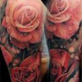 tatuaje Hombro Realista Flor por Matt Jordan Tattoo