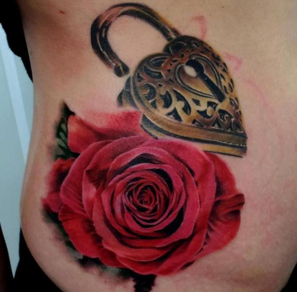 Tatuaje Flor Lado Bloquear por Matt Jordan Tattoo