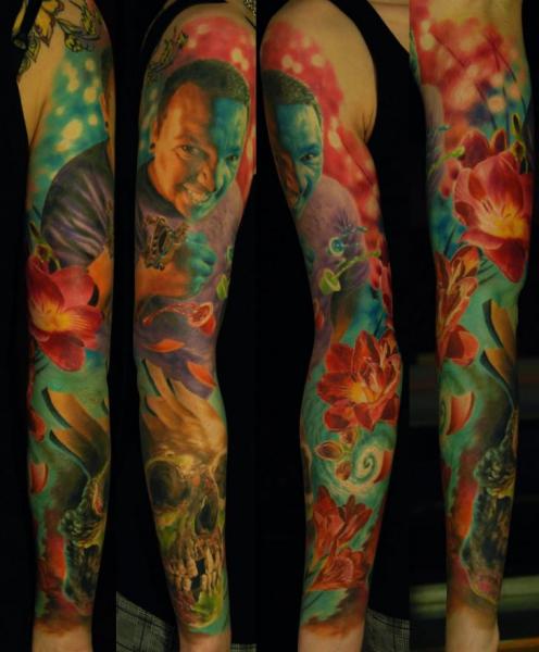 Porträt Blumen Totenkopf Sleeve Tattoo von Negative Karma