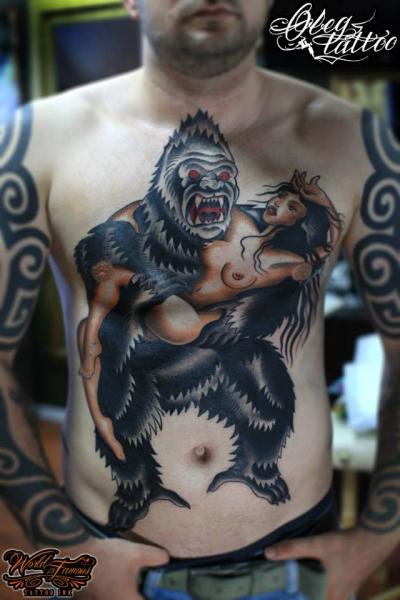 Tatuaggio Petto Old School Donne Pancia Gorilla di Oleg Tattoo