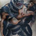 tatuaje Pecho Old School Mujer Vientre Gorila por Oleg Tattoo