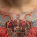 Brust Blumen Flügel Krone tattoo von Tattoo X