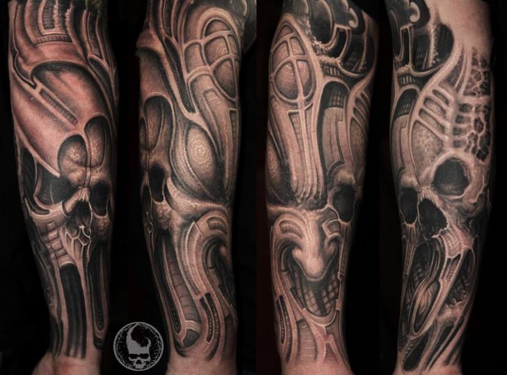 Arm Fantasie Totenkopf Tattoo von Dark Images Tattoo