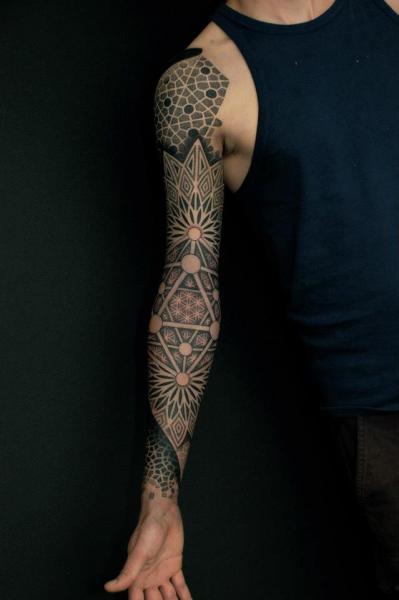 Tatuaggio Braccio Dotwork Manica di Gerhard Wiesbeck