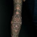 Arm Dotwork Sleeve tattoo von Gerhard Wiesbeck
