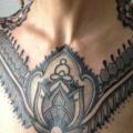 Dotwork Brust tattoo von Gerhard Wiesbeck