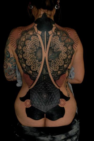 Tatuaggio Schiena Dotwork di Gerhard Wiesbeck
