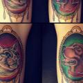 tatuaje Fantasy Perro Gato Medallón por Time Travelling Tattoo