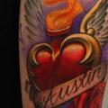 tatuaje Brazo Corazon Alas llama por Nemesis Tattoo