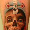 tatuaje Brazo Cráneo Daga por Nemesis Tattoo