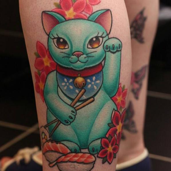 Tatuaż Maneki Neko przez Nemesis Tattoo
