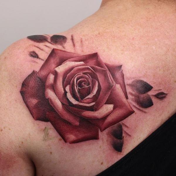 Tatuaggio Spalla Realistici Rose di Nemesis Tattoo