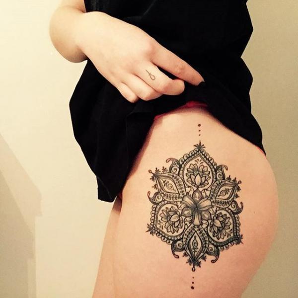 Дотворк Бедро украшение татуировка от Nemesis Tattoo