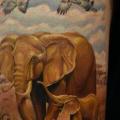 tatuaje Realista Elefante Muslo por Nemesis Tattoo