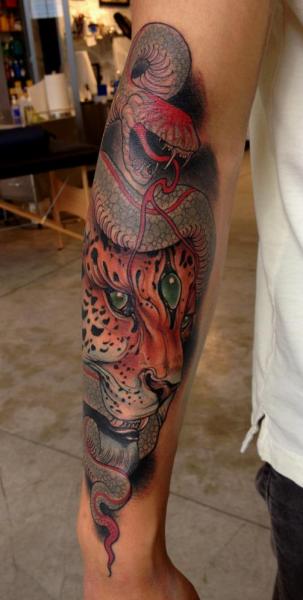 Tatuaje Brazo Serpiente Tigre por Scapegoat Tattoo