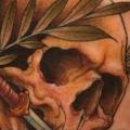 tatuaje Cráneo Daga por Scapegoat Tattoo