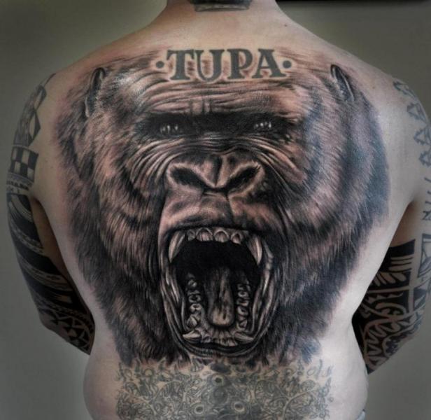 Tatuaje Realista Espalda Gorila por Pure Vision Tattoo
