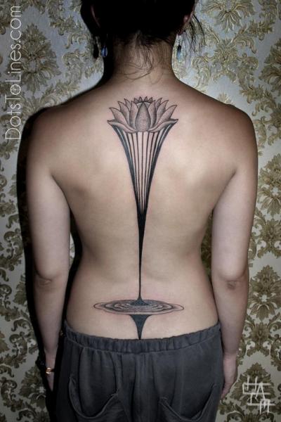 Tatuaggio Fiore Schiena Dotwork di Dots To Lines