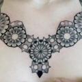 Dotwork Brust tattoo von Dots To Lines