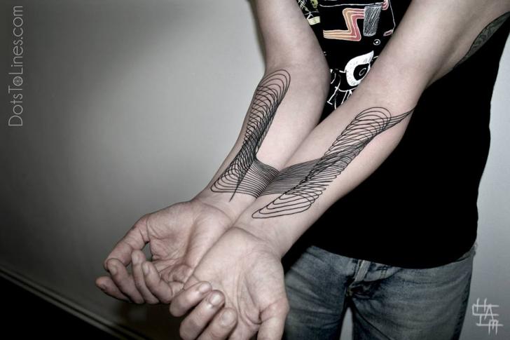 Tatuaggio Braccio Dotwork Linea Illusione Ottica di Dots To Lines