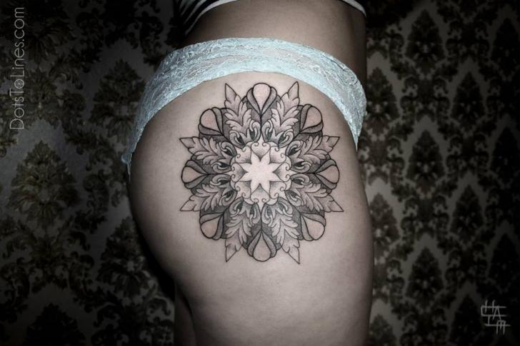 Tatuaje Lado Dotwork por Dots To Lines