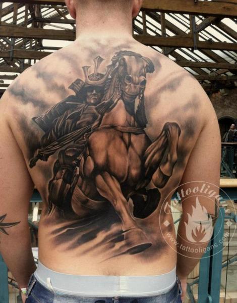 Realistische Rücken Krieger Pferd Tattoo von Tattoo Ligans