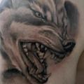 tatuaje Hombro Realista Lobo por 2nd Face