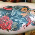 Arm Old School Blumen Wolf tattoo von Vaso Vasiko Tattoo