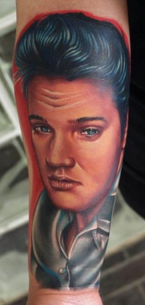 Tatuaje Brazo Realista Elvis por Artistic Element Ink