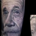 tatuaje Brazo Realista Einstein por Spider Monkey Tattoos
