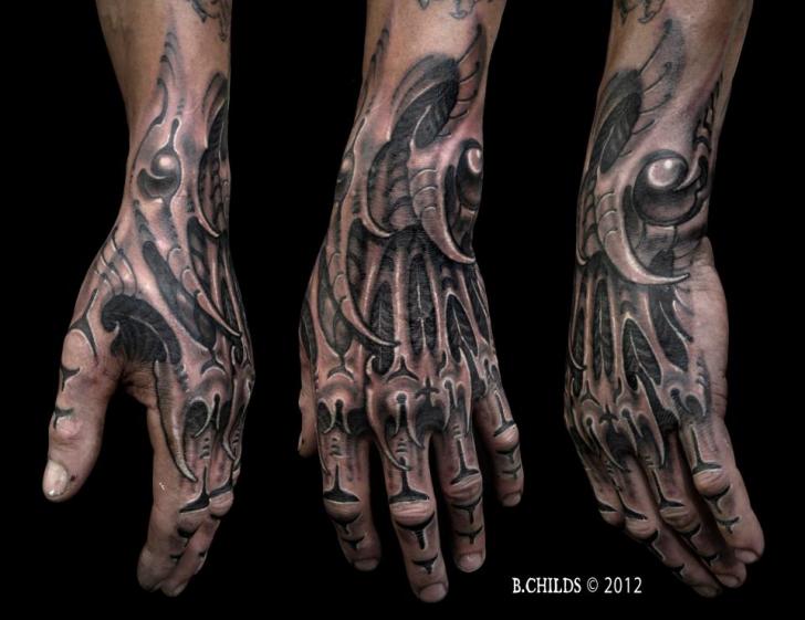 Biomechanisch Hand Tattoo von Spider Monkey Tattoos