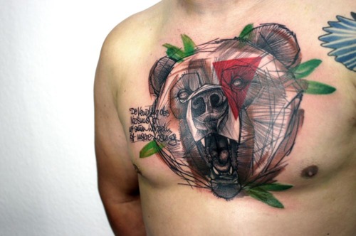 Tatuagem Peito Urso Abstrato por Peter Aurisch