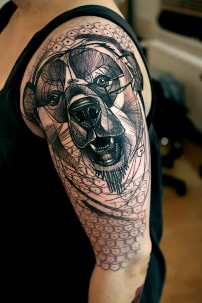 Tatuaggio Spalla Orso Dotwork di Peter Aurisch