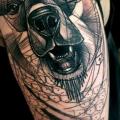 tatuaje Hombro Oso Dotwork por Peter Aurisch