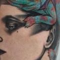 tatuaje Fantasy Mujer Muslo Camaleón por Peter Aurisch