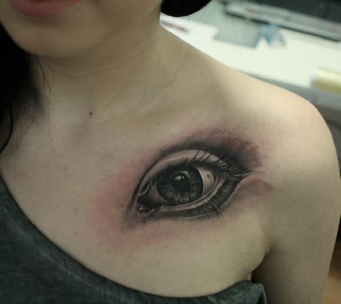 รอยสัก ตา หน้าอก โดย Bio Art Tattoo