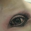 Auge Brust tattoo von Bio Art Tattoo