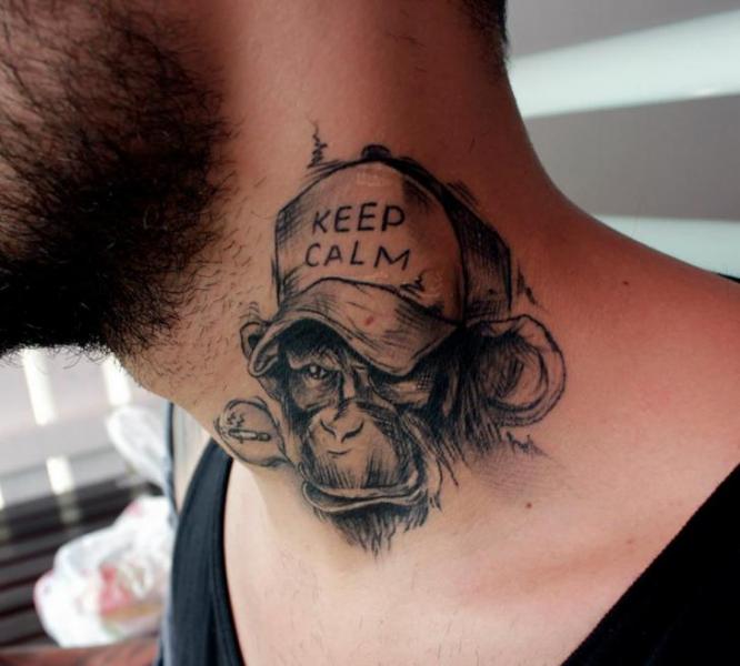 Tatuagem Pescoço Macaco por Bio Art Tattoo