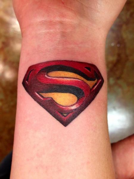 Arm Logo Superman Tattoo von Requiem Body Art