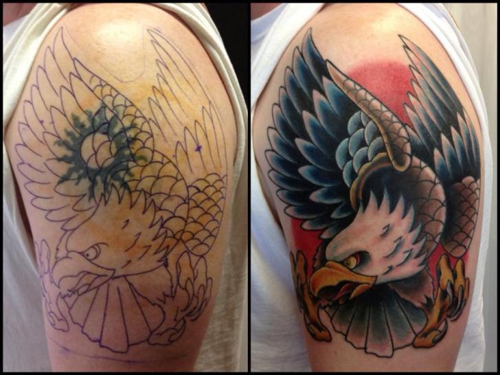 Schulter Adler Cover-Up Tattoo von Requiem Body Art