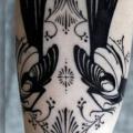 Arm Dotwork Vogel tattoo von David Hale