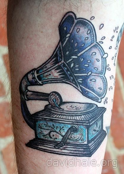 Tatuagem Perna Gramofone por David Hale