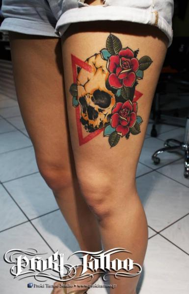 Tatuagem Perna Caveira por Proki Tattoo