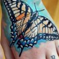 tatuaje Mano Mariposa por Otzi Tattoos