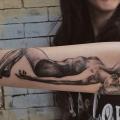 tatuaje Brazo Mujer por Allen Tattoo